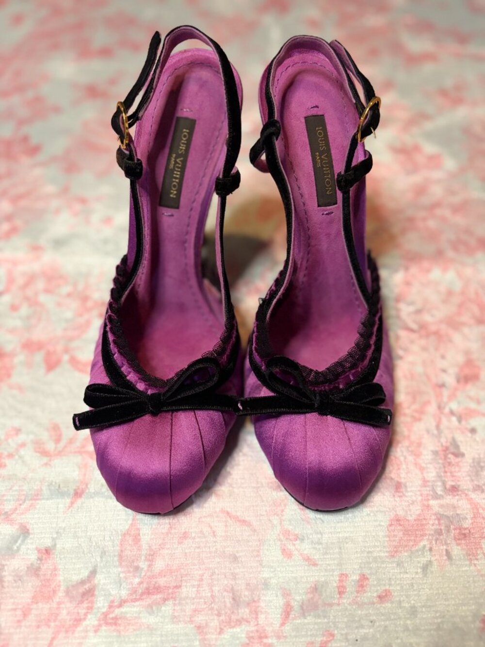 Louis Vuitton Pleated Satin Balmoral Pumps - Picture 3 of 4